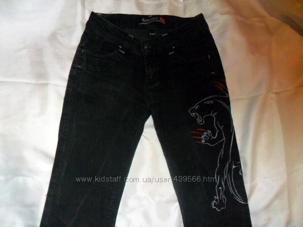 Качественные плотные турецкие джинсы с оригинальным дизайном. Размер S. 
