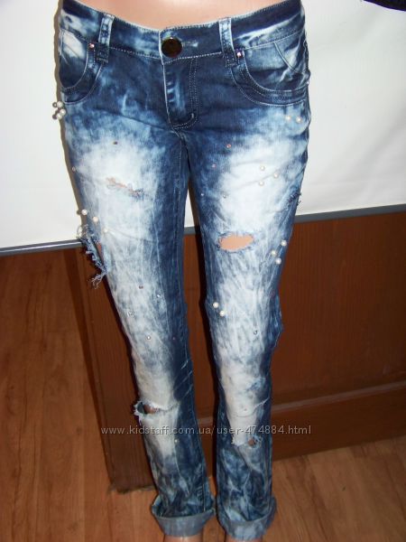 Модные рваные джинсы две модели в идеальном состоянии