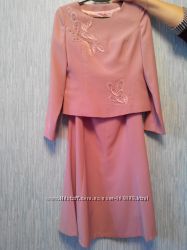 Красивый костюм сиренево-розовый, Турция на размер 46-48 в идеальном состоя