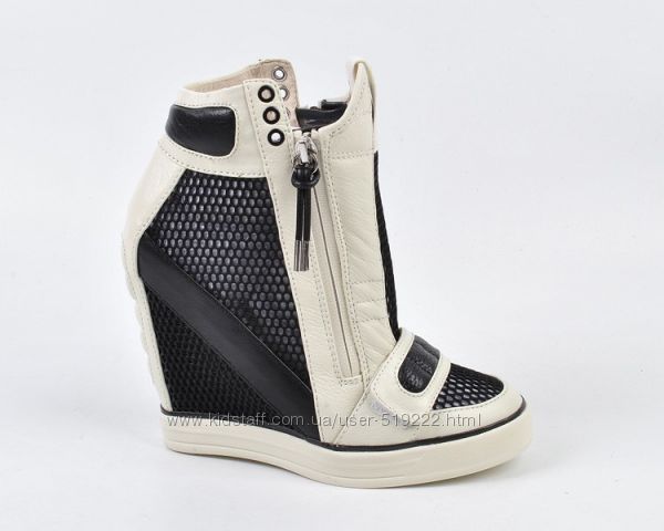 Сникерсы L. A. M. B 