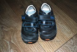 Кроссовки Clarks черные детские кожаные полностью 15 см