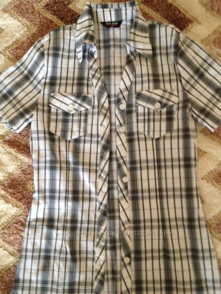 чорно-біла блузка в клітинку